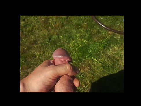 ❤️ Horúca kočka si nechá jebnúť ružovú kundičku a vystrieka sa so squirtom v letnej záhrade ️❌ Sex video na sk.oldsex.ru