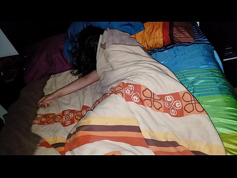❤️ Nevlastný syn nadáva svojej mladej nevlastnej matke, zatiaľ čo ona spí. ️❌ Sex video na sk.oldsex.ru